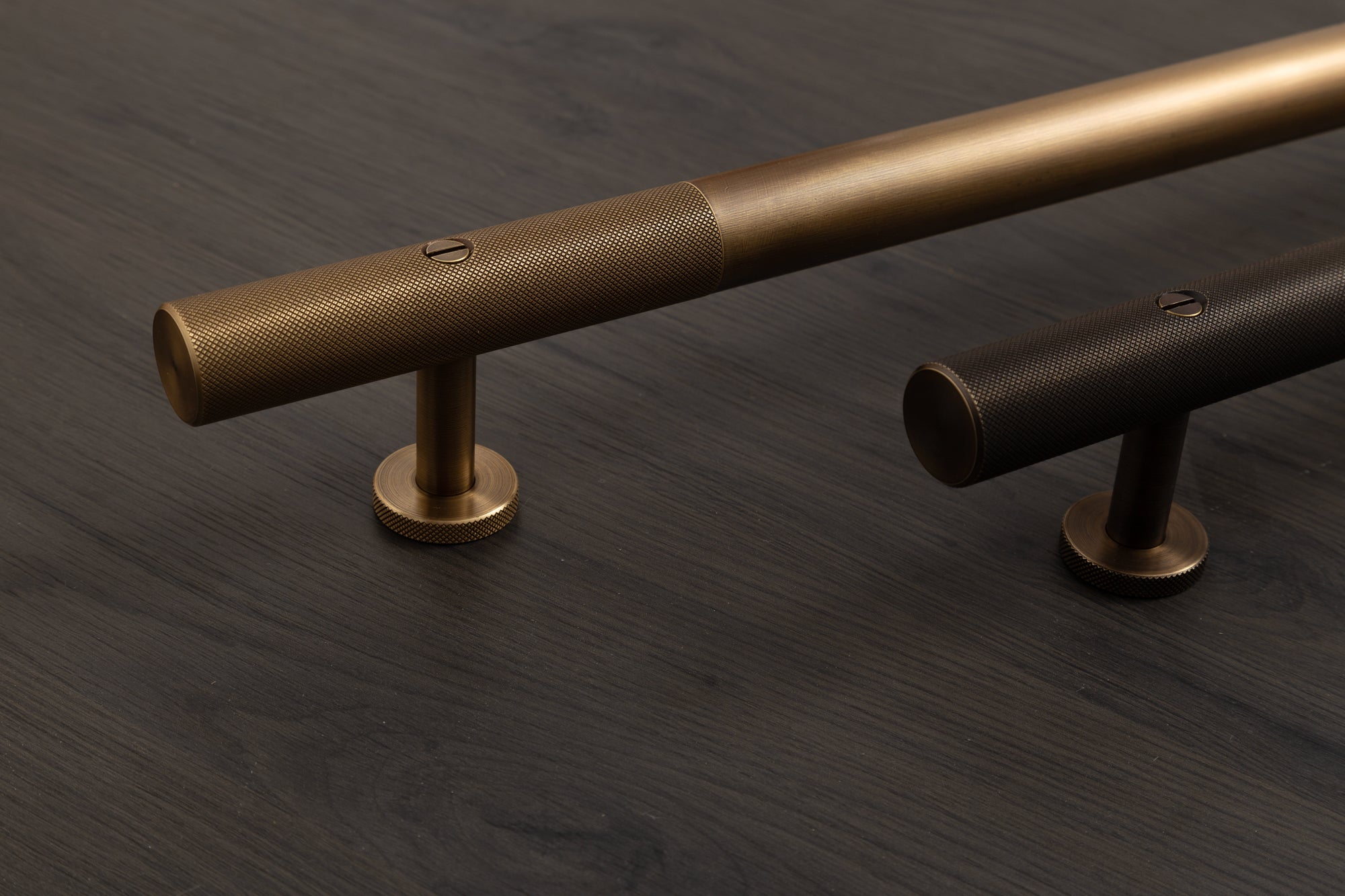 Entrada Etch Divide Interior &amp; Exterior Door Handle - Sample - 900mm - Aged Brass