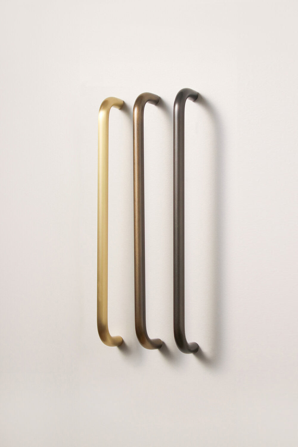 Beam Handle Back To Back- Sample - 600 L x 16 Dia - Brushed Brass