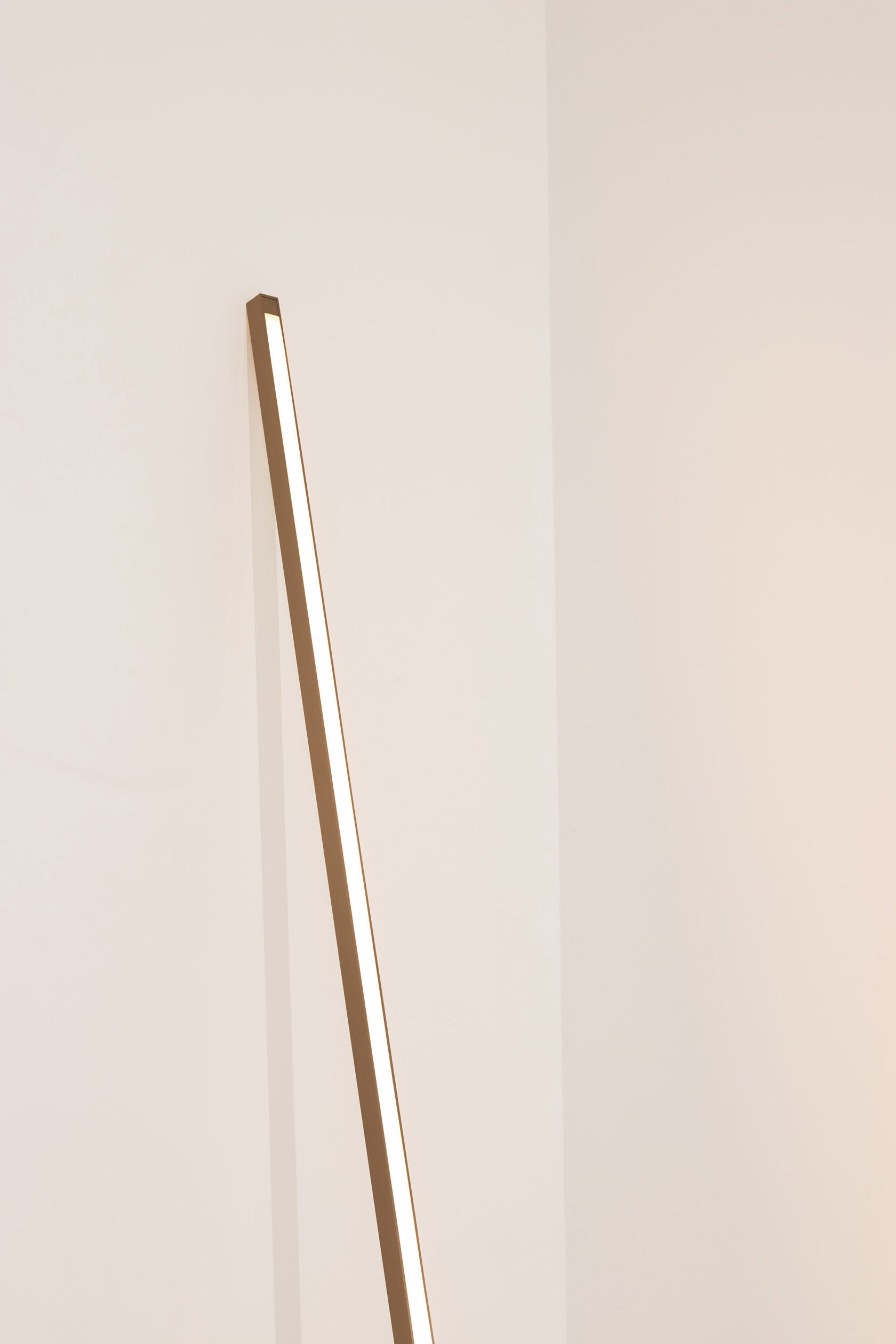 Seamless Lateral Light