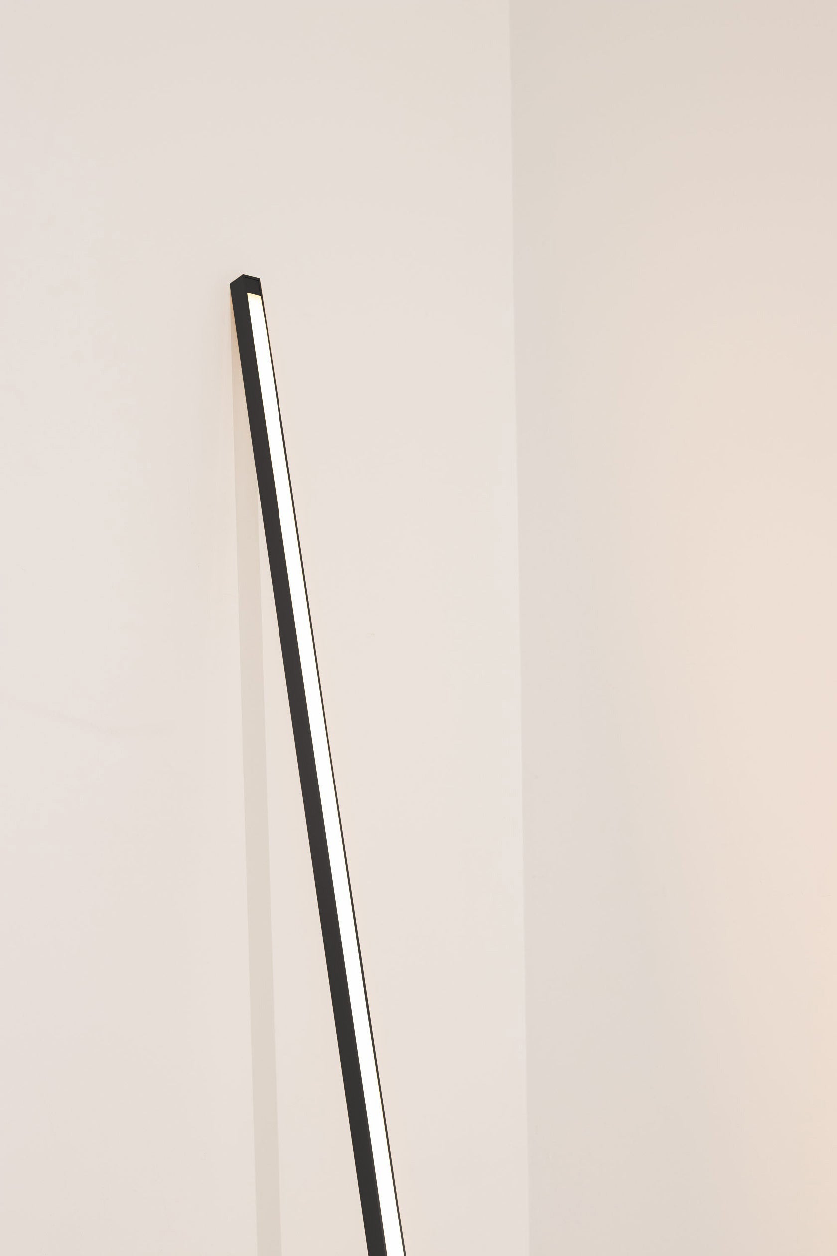 Seamless Lateral Light